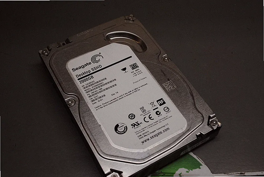Seagate ST2000DX001 8GB SSD Flash 2TB 64GB SATA III 3.5" Desktop SSHD Hybrid HDD